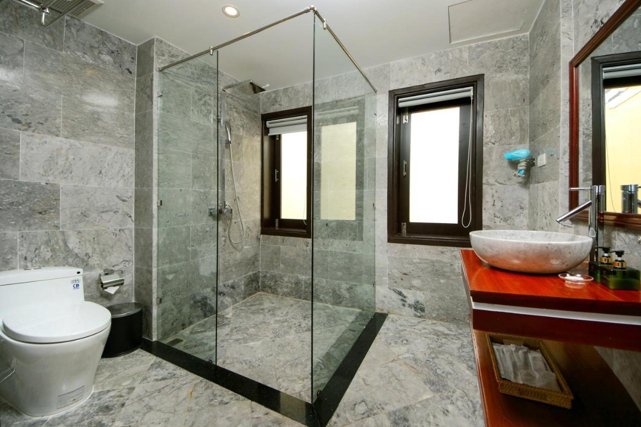 Threeway Riverside Khách sạn 3*