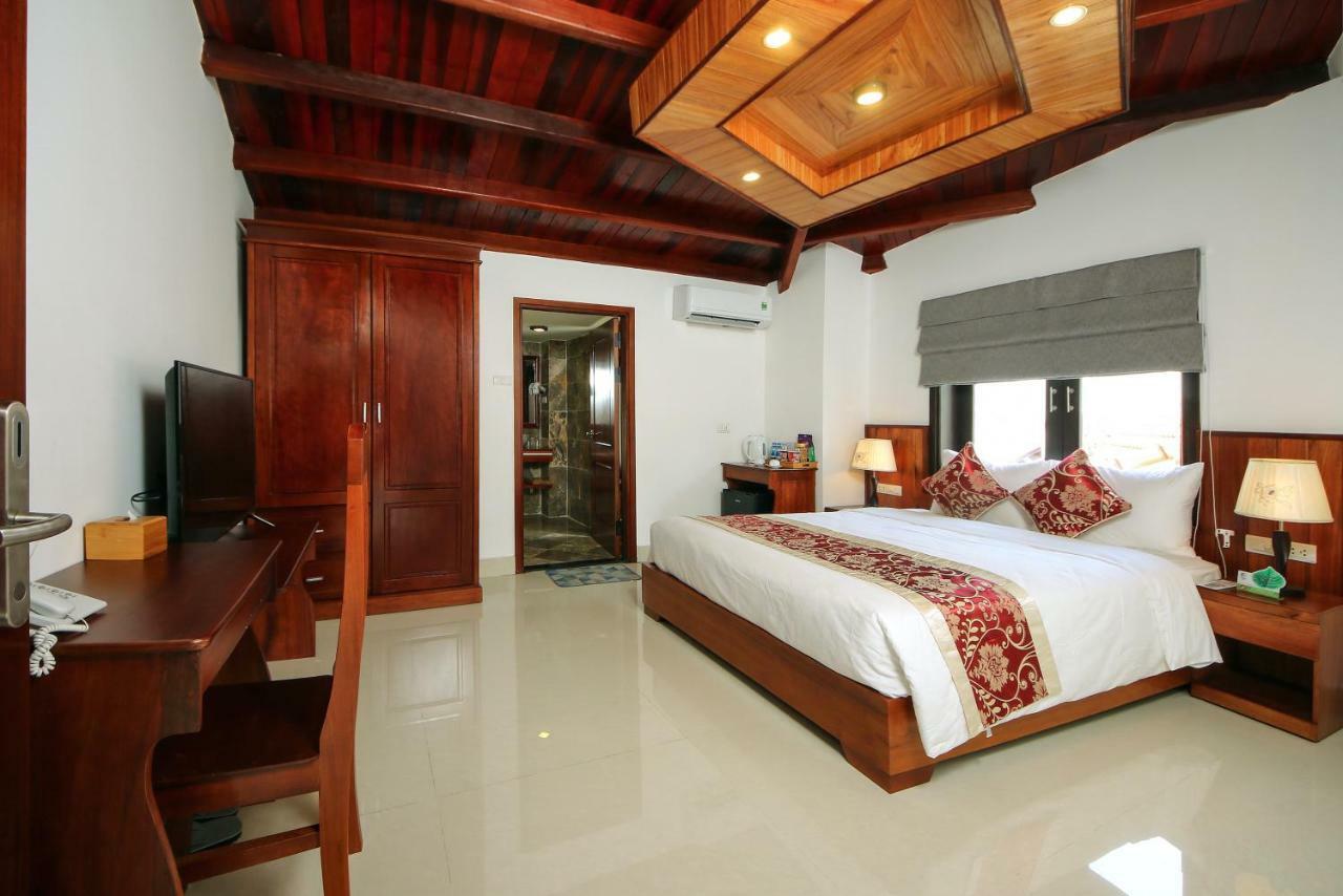 Threeway Riverside Khách sạn 3*