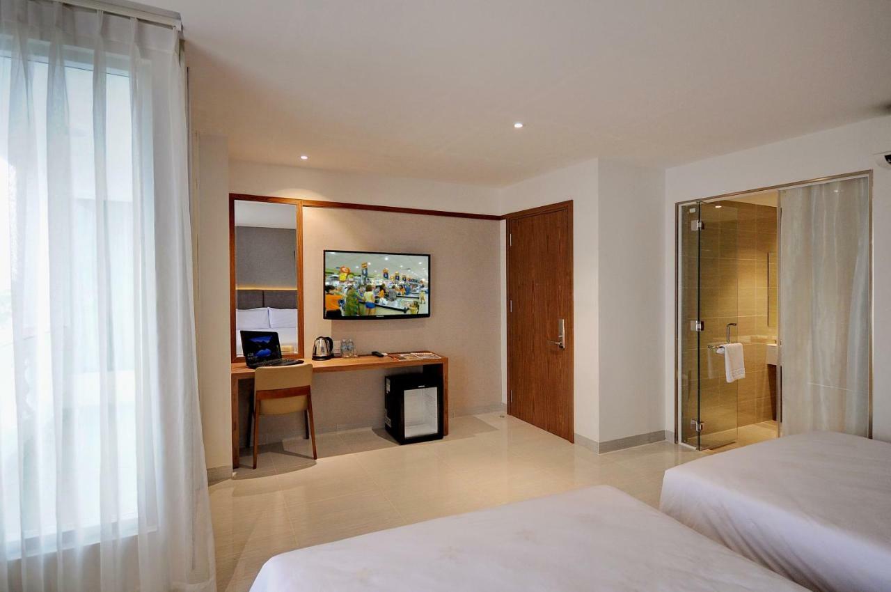 Hotel For 3*