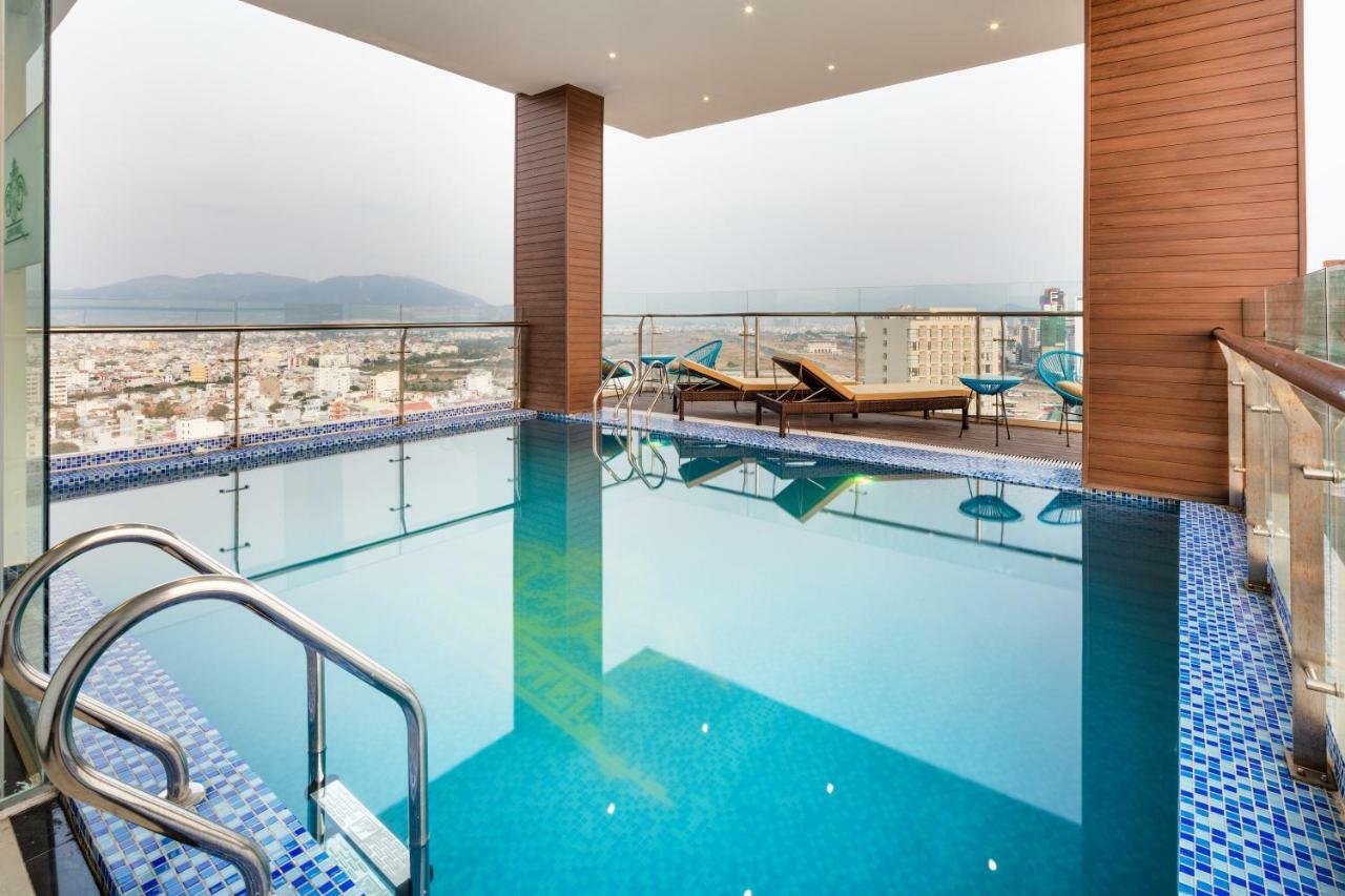 Crown Hotel 4*