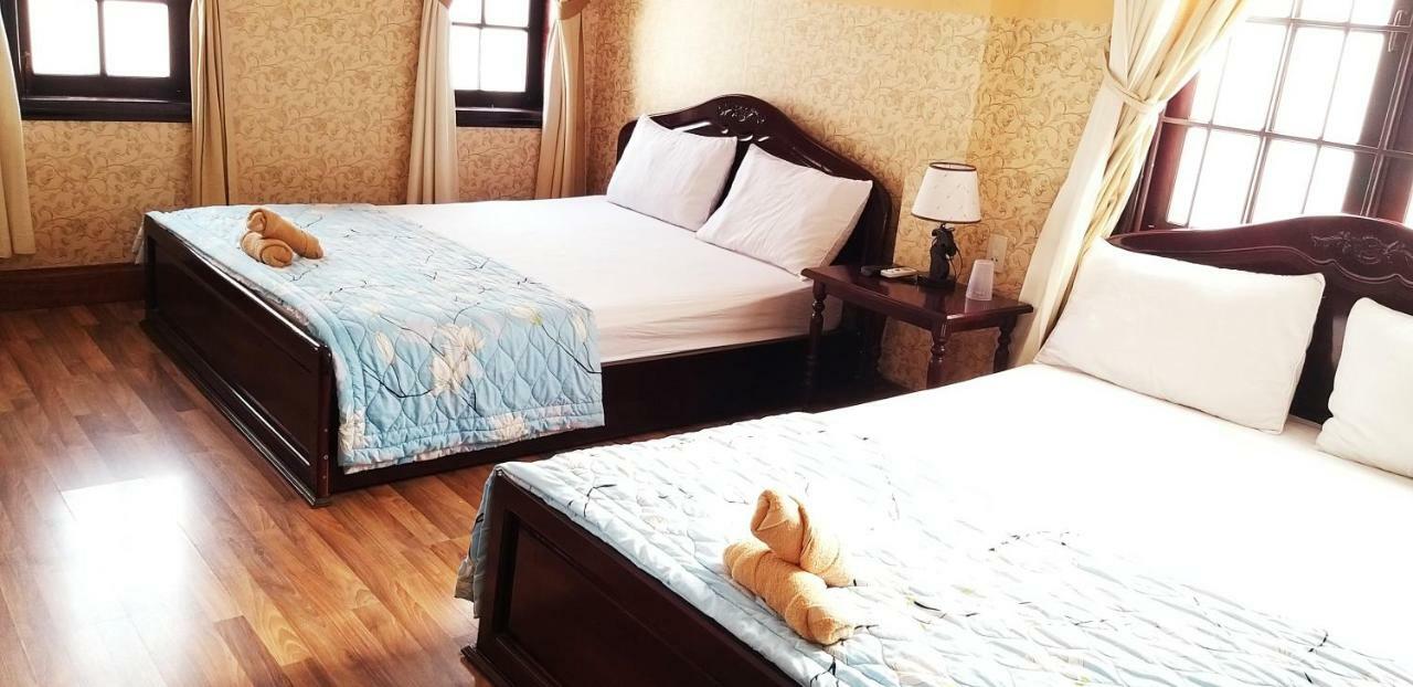 Ponys Motel *