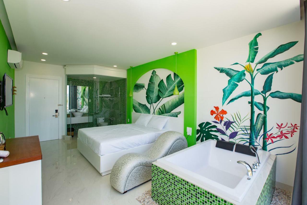 Love hotel Romely