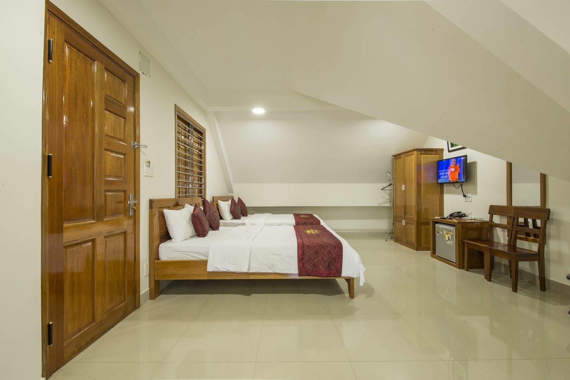 Dam Tien Hotel 2*