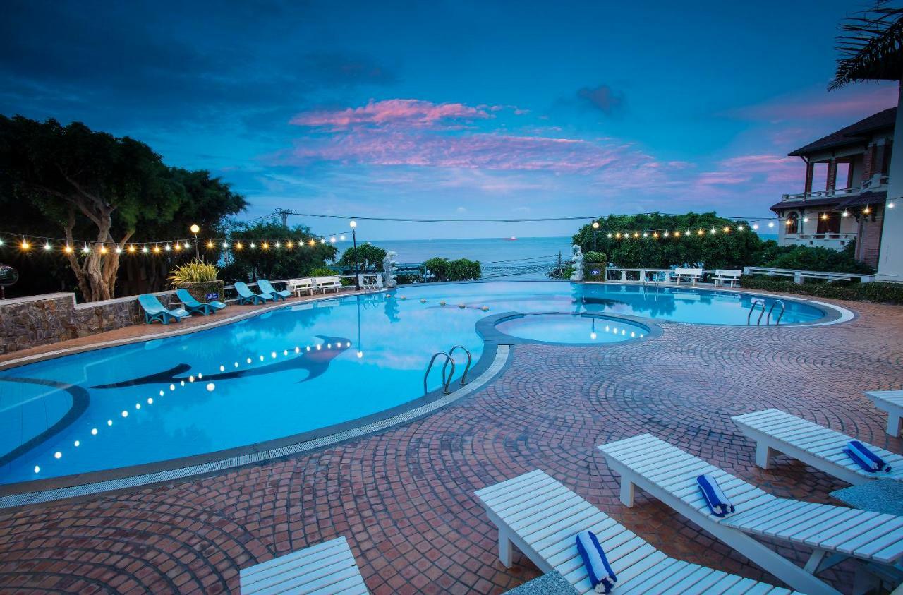 Khách sạn Beachfront