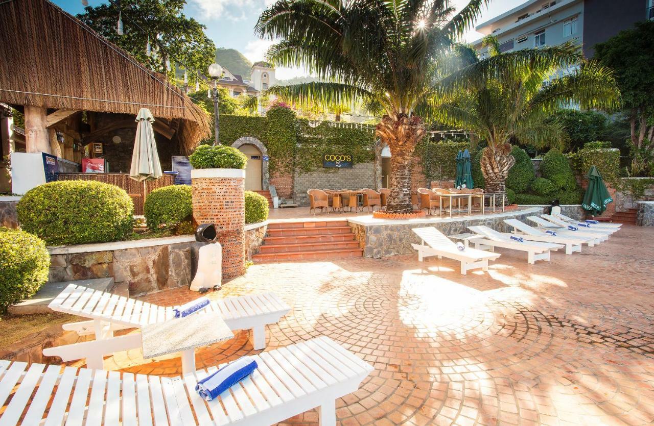 Khách sạn Beachfront 3*