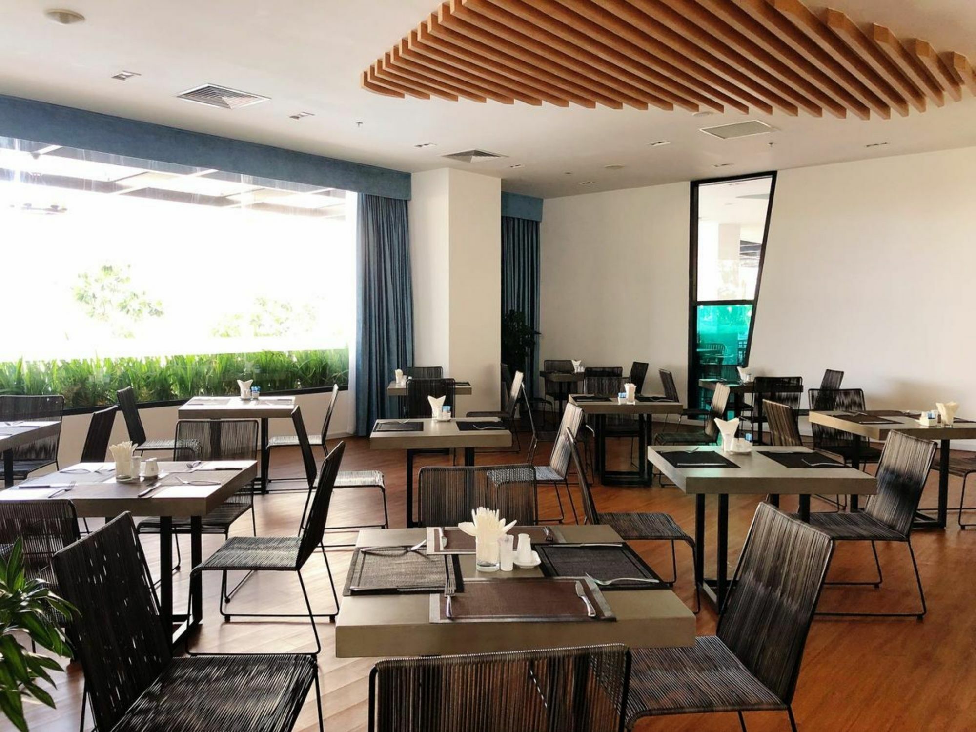 Parama Balcony Beachfront Hotel 4*