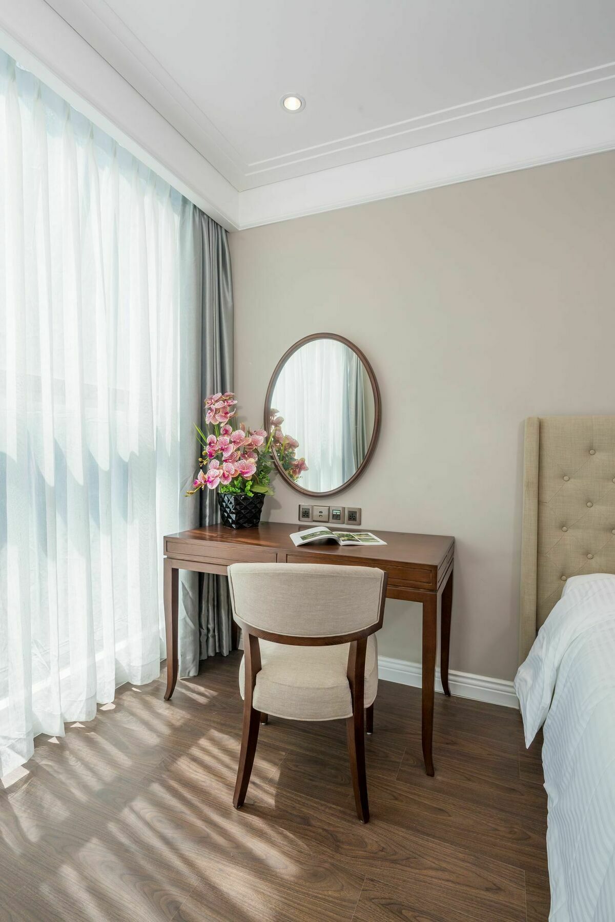 Beachfront Luxury In Altara Building - Da Nang