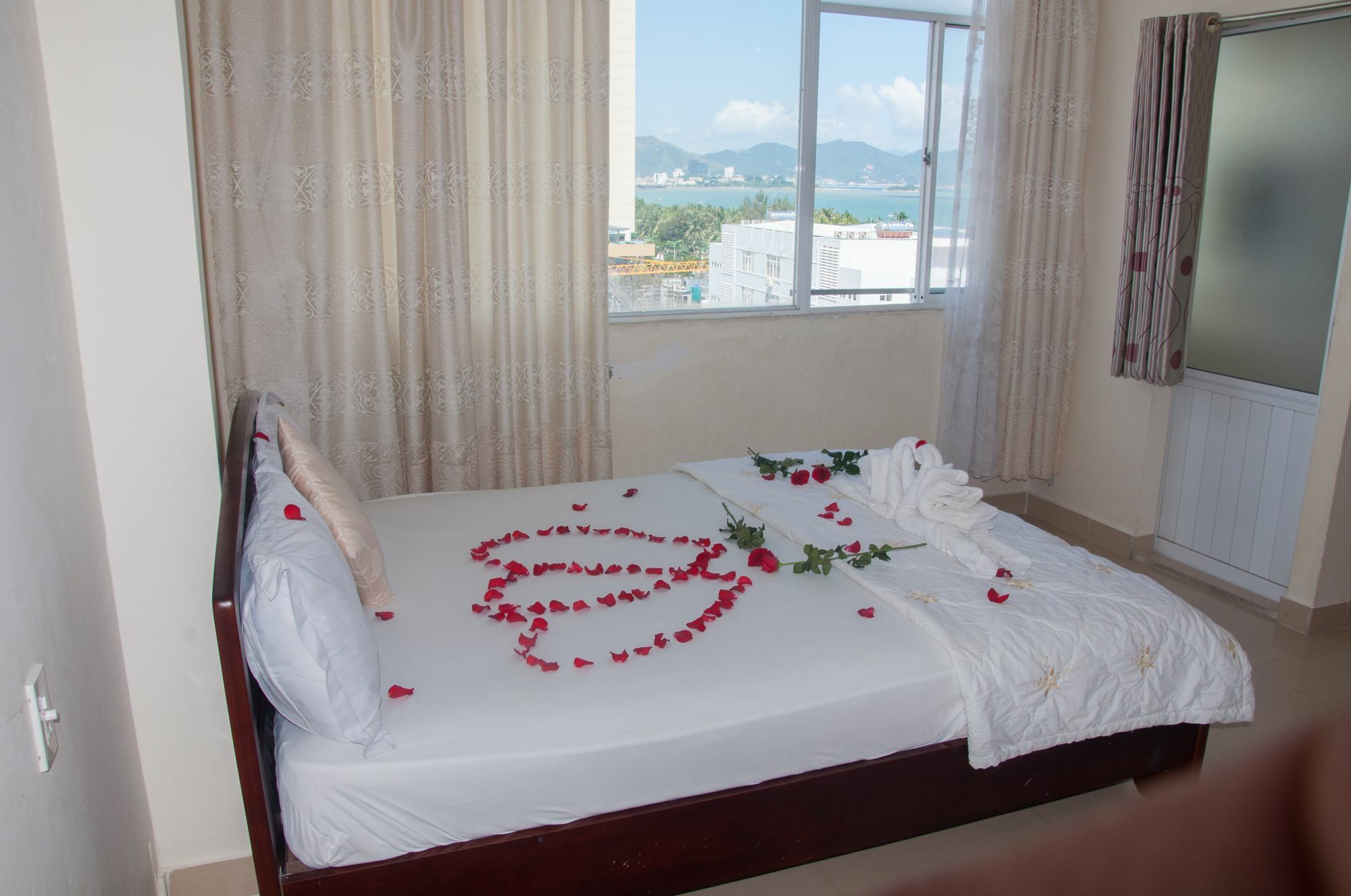 Queen 7 Hotel *