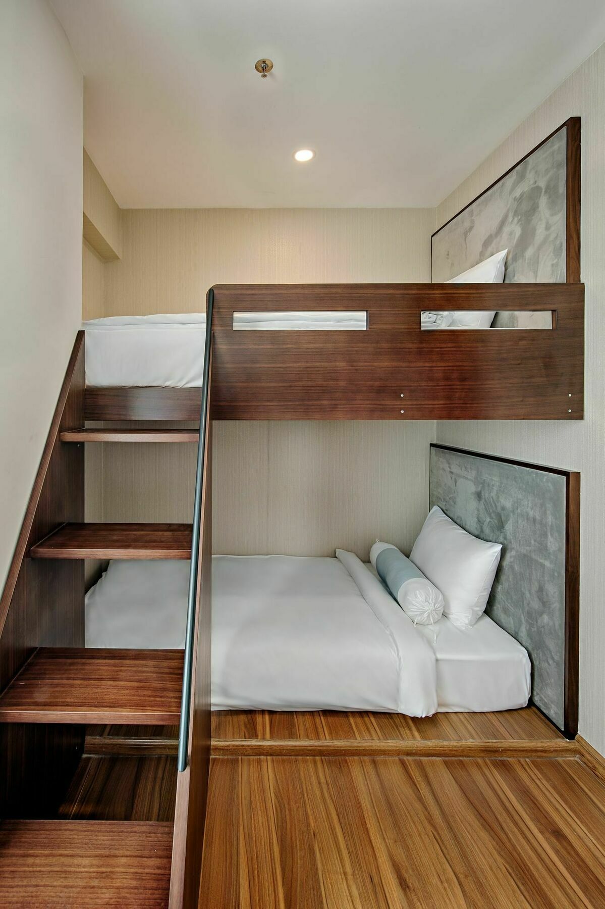 Và Căn Hộ Halina 4*
