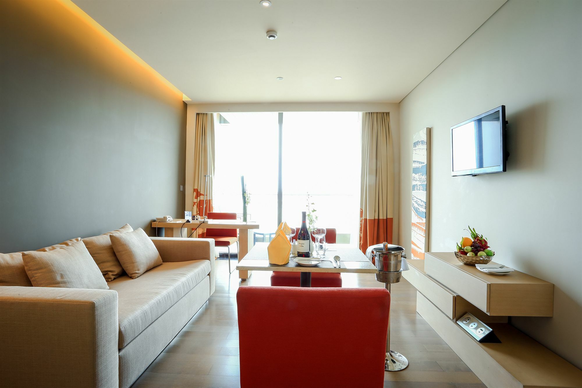 Khách sạn Novotel Premier River