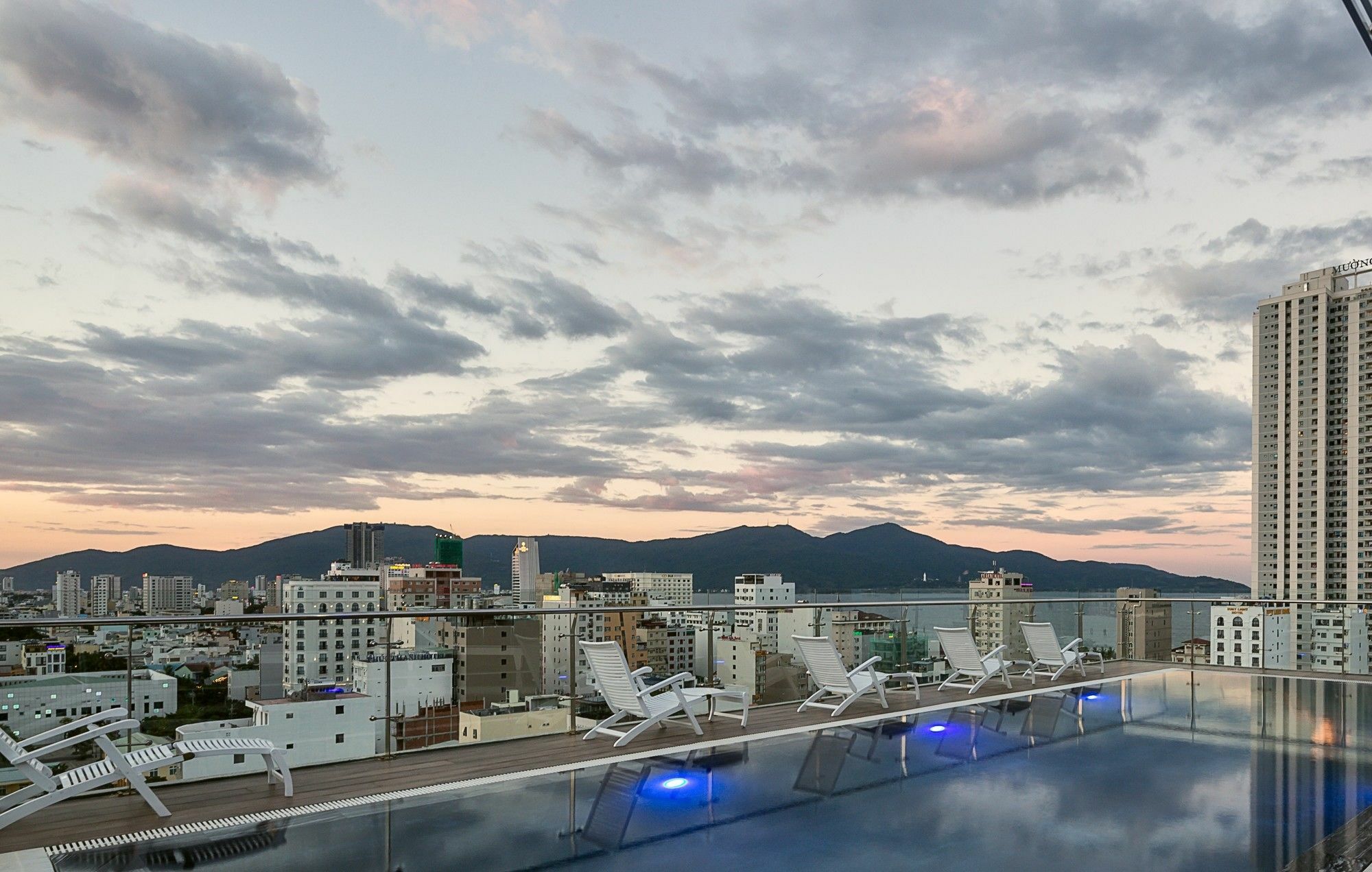 Aria Grand &
