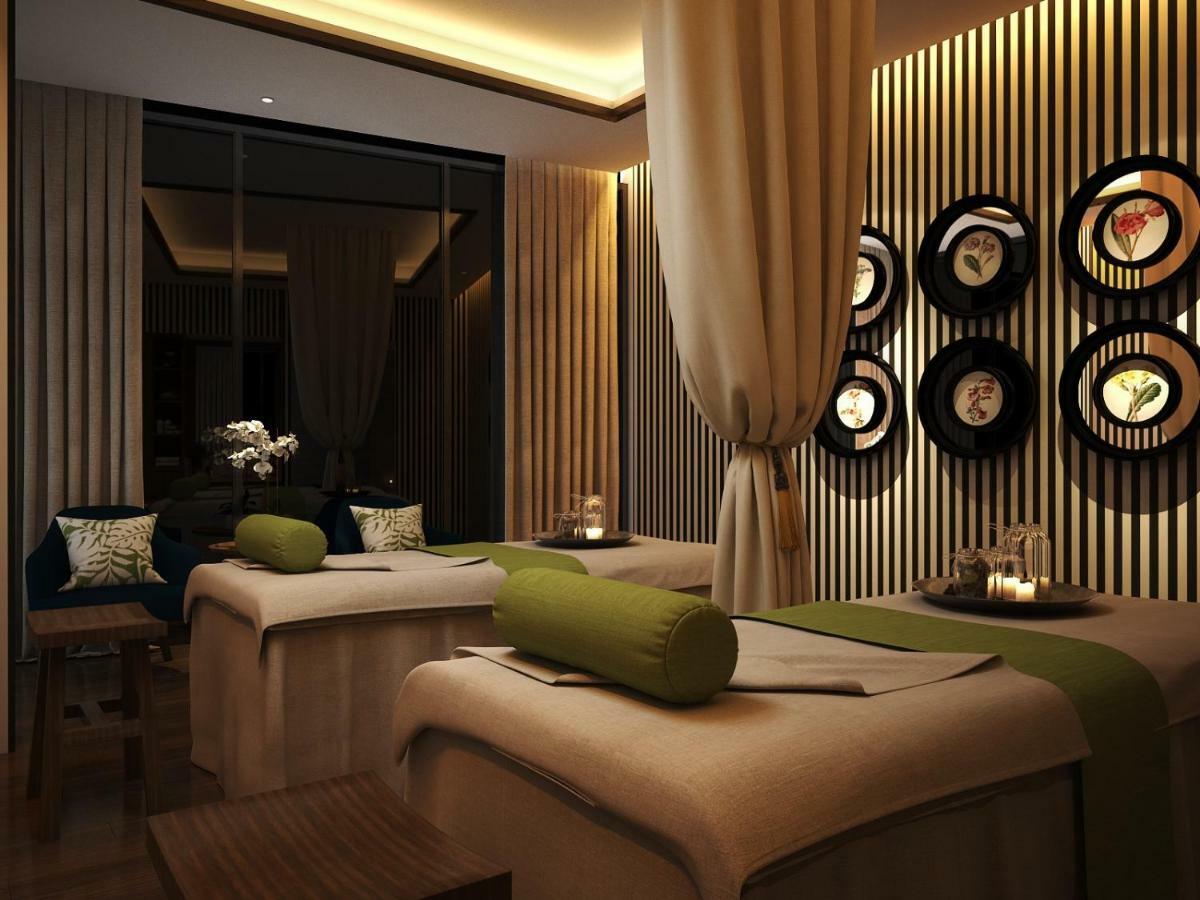 Maximilan Hotel 4*