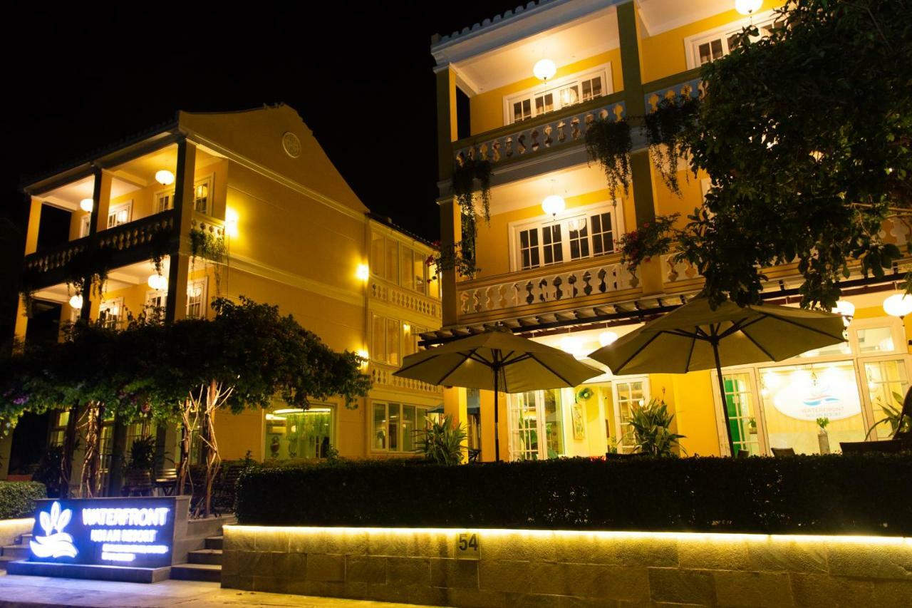 Waterfront Hotel