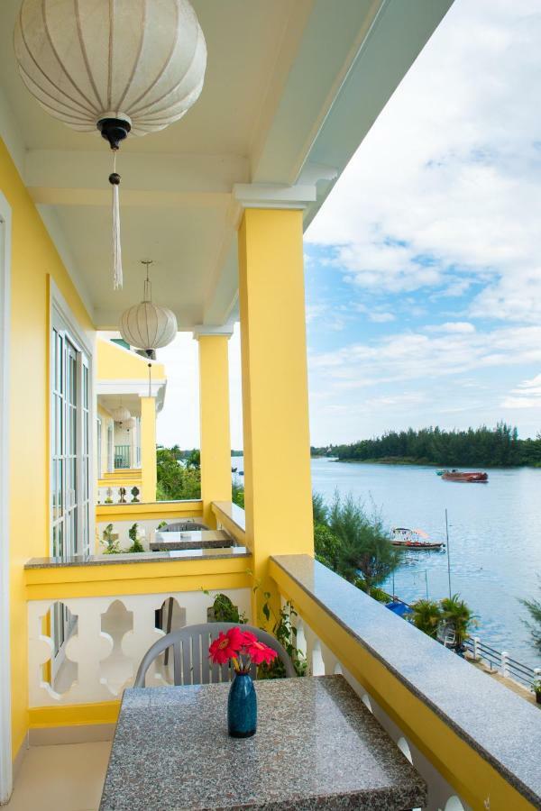 Waterfront Hotel 3*