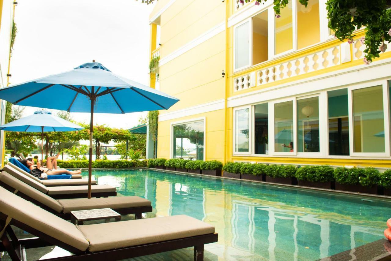 Waterfront Hotel 3*
