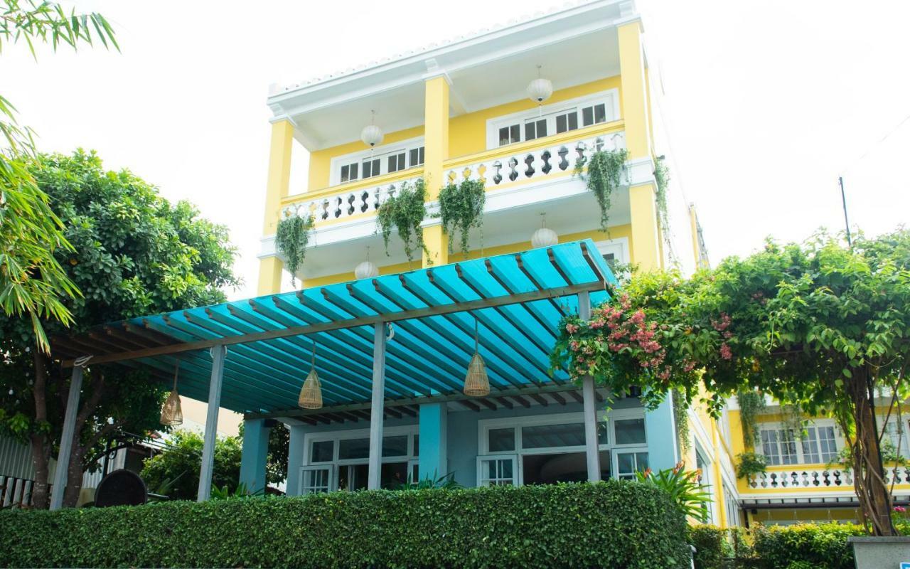 Waterfront Hotel
