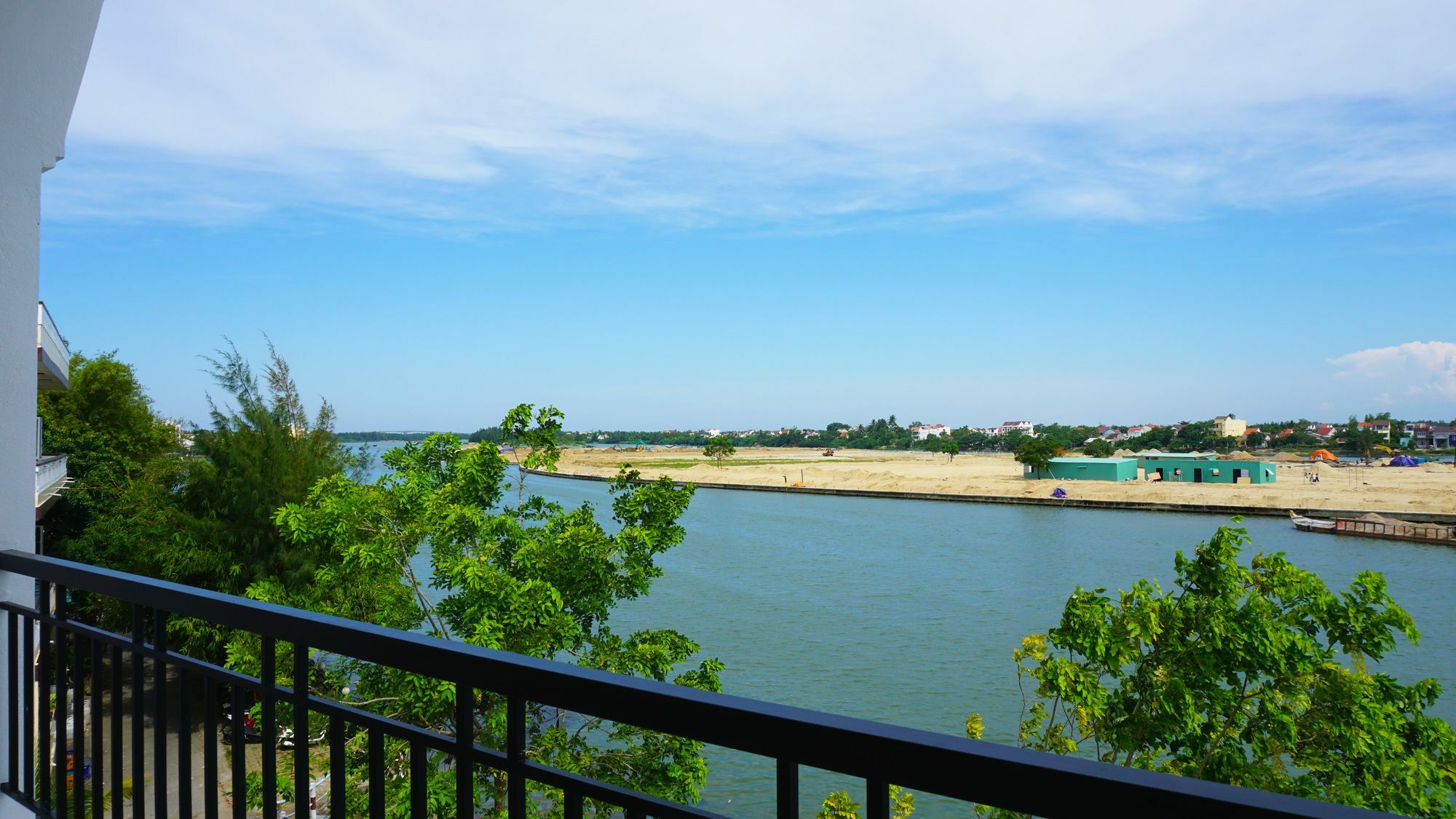 Riverside White House Boutique 3*