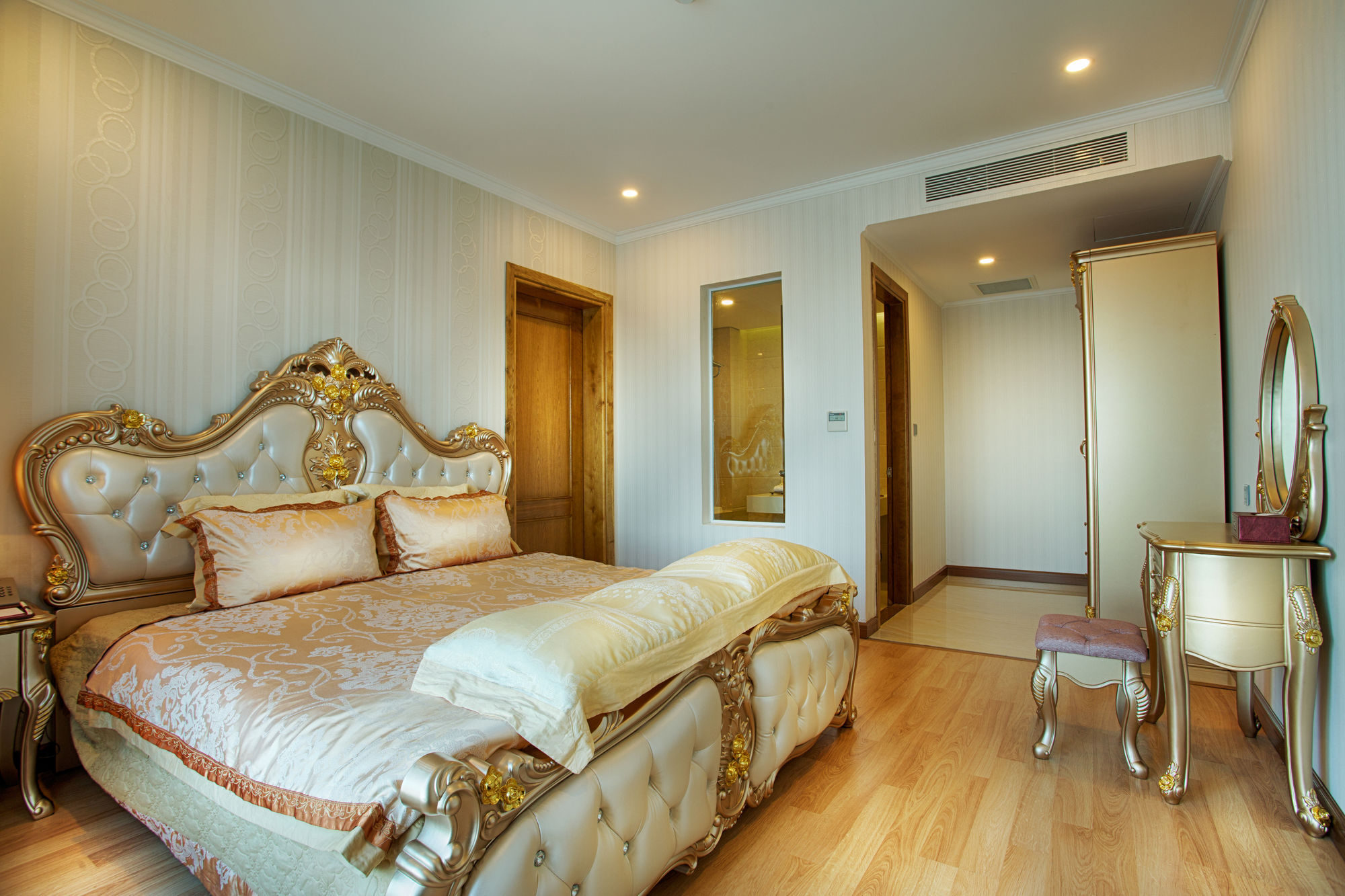 Hotel Serene Beach Hotel Danang 4*