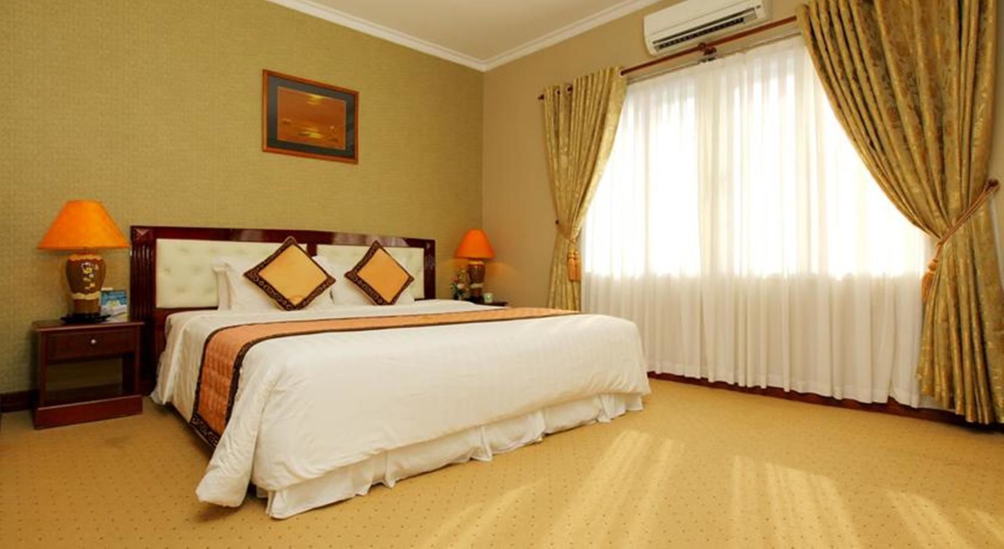Khách sạn Grand 4*
