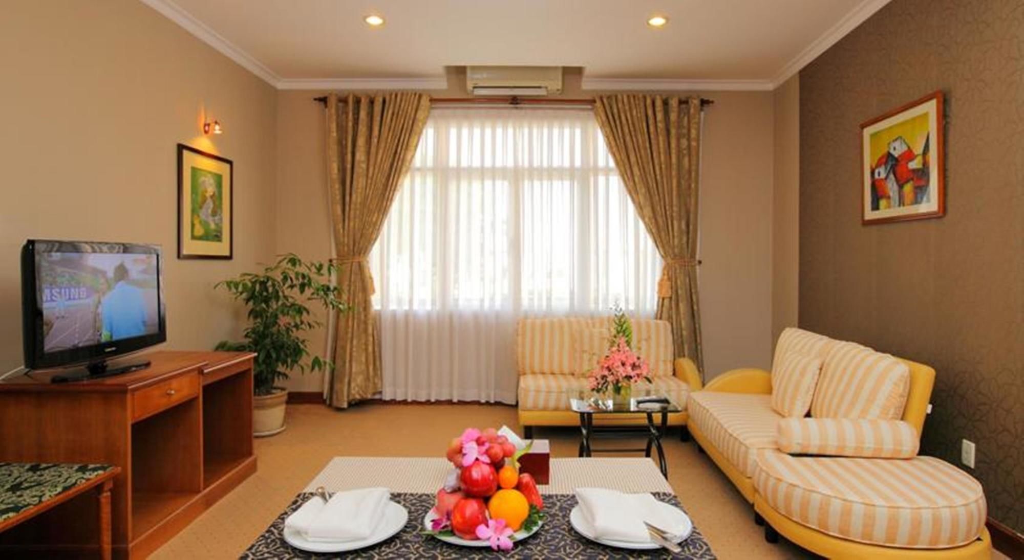 Khách sạn Grand
