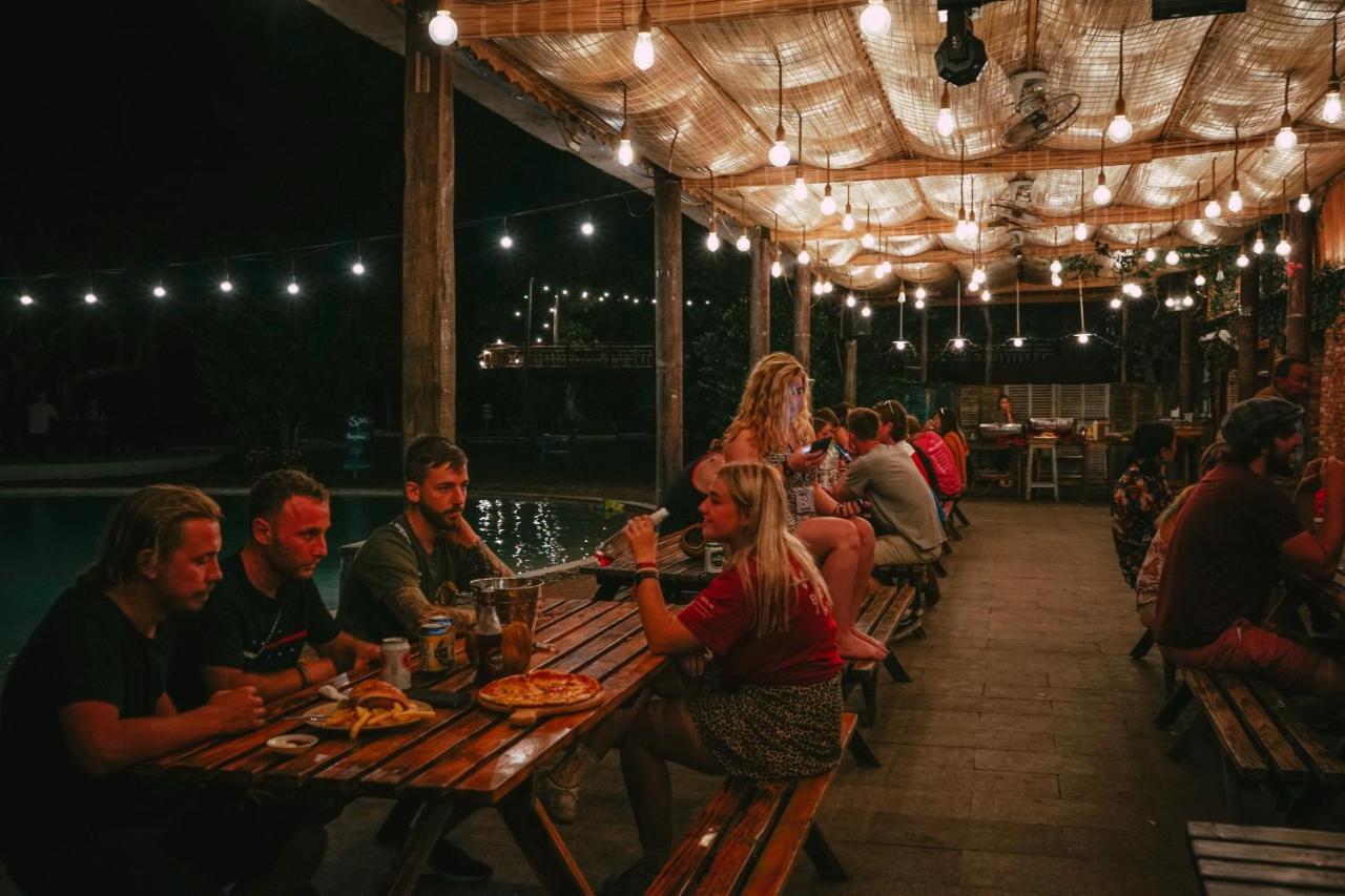 Vietnam Backpacker Hostels - Ninhvana Hostel *