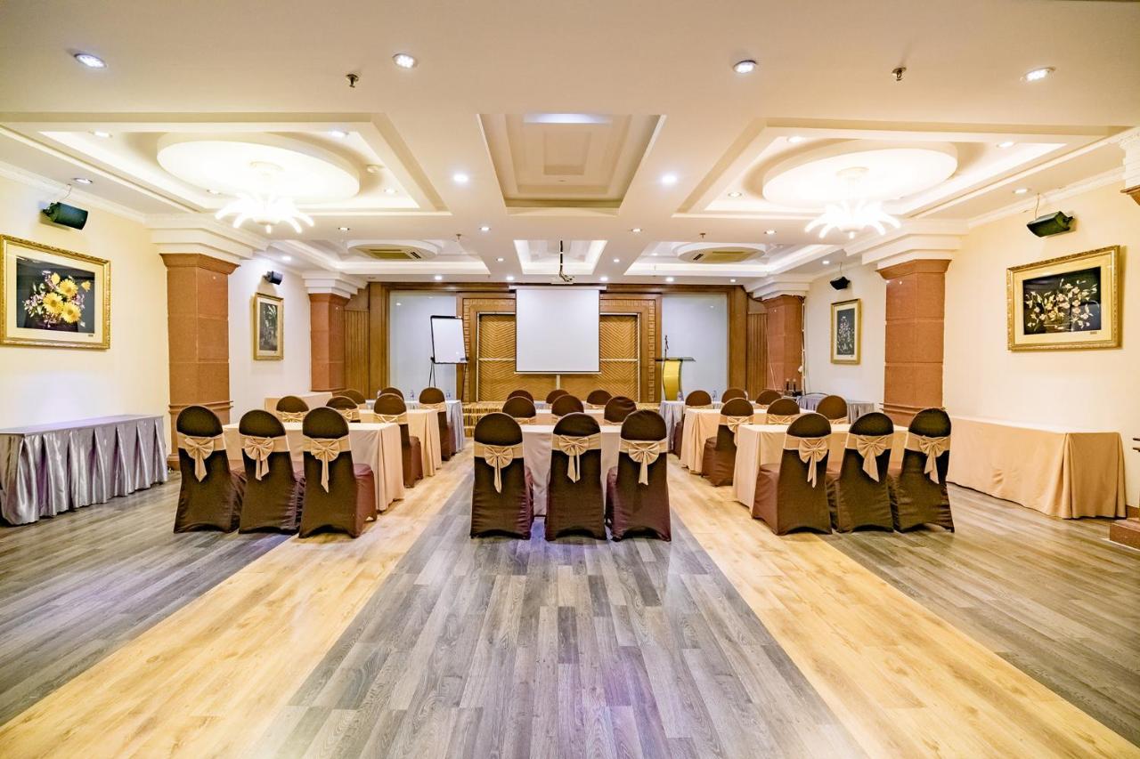 Adina Hotel