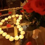 Ves - Pa Luxury Hotel