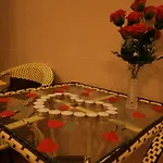 Ves - Pa Luxury Hotel