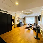 May Plaza Hotel