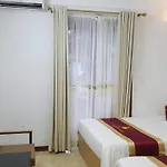 Khach San Cay Thong