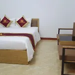 Khach San Cay Thong