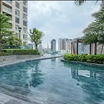 Zo Apartment Millennium - Fee Pool & Gym