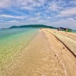 Hoang Trung Hotel - Co To