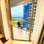 Maxtrip Homestay Luxury - Beachfront - Infinity Pool