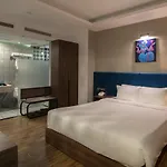 Aaron Hotel