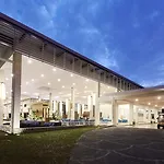 Sandy Beach Non Nuoc Resort