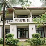 Lapochine Beach Resort