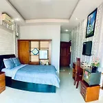 Lucys Hotel