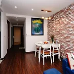 *Ha Long Homestay @ Sunrise Apartment - 2 Br