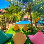 MAY Bungalow