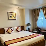 RedDoorz Premium White Lion Hotel