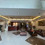 RedDoorz Premium White Lion Hotel