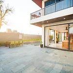 Hola Villa 2 By Ovui