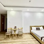 RedDoorz The Jade Hotel Than Nhan Trung