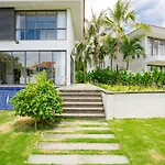 Luxury Ocean View Villa - Free Airport Pick Up
