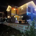 Hai Trai Tim Hong
