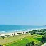 Luxury Apartment - Rooftop Swimming Pool - Beach Front - Hinata Apartment