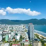 Luxury Apartment - Rooftop Swimming Pool - Beach Front - Hinata Apartment