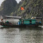 Lan Ha Floating Homestay