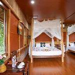 Lotus Field Homestay